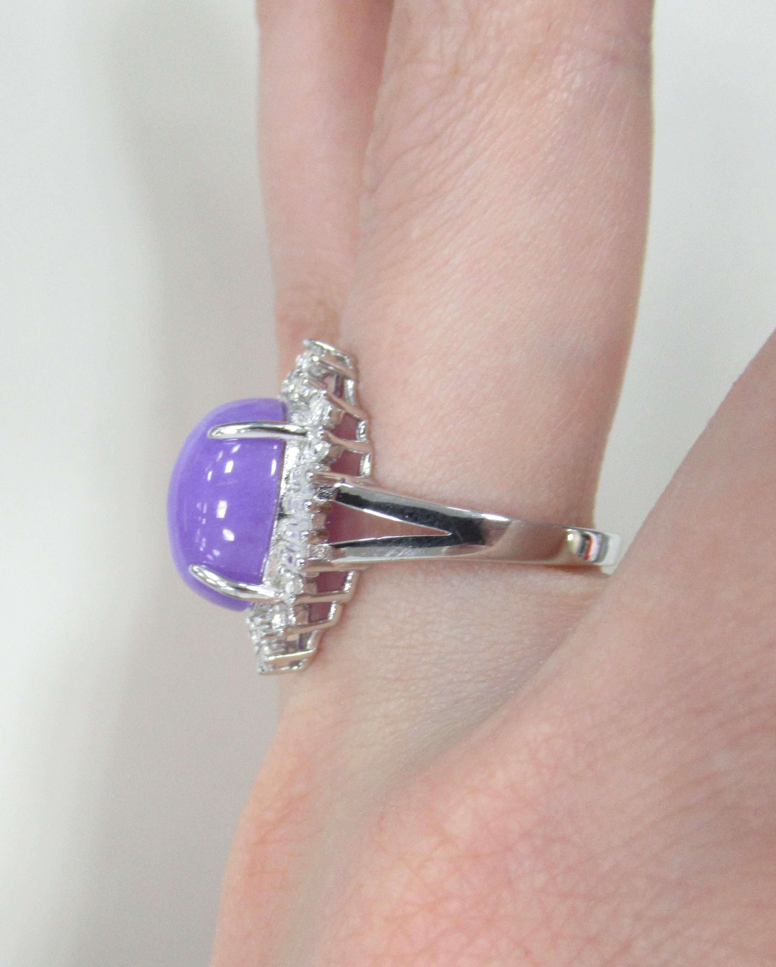 Серебряное кольцо с лавандовым жадеитом